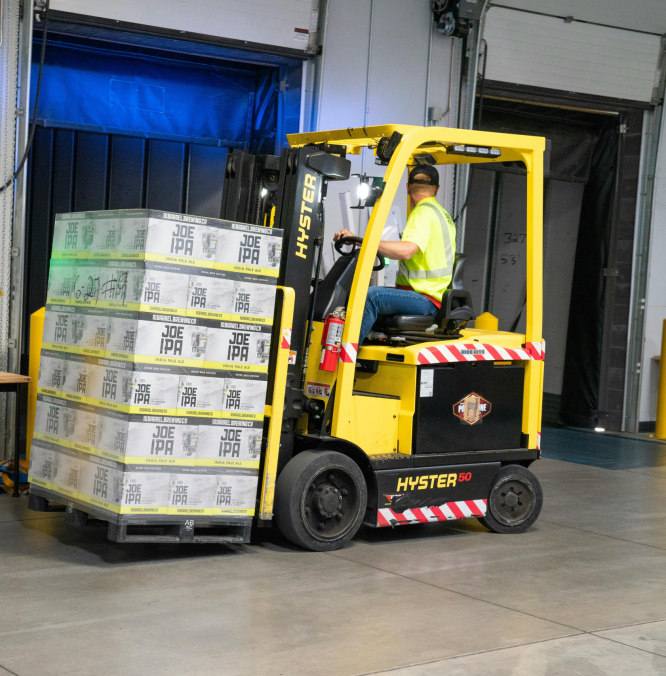 b2b-freight-solutions-forklift-unloading